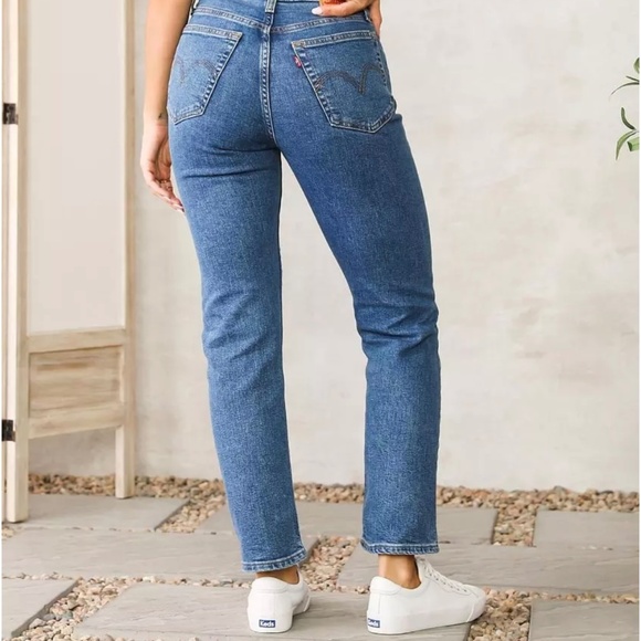 Levi’s Wedgie Straight Stretch Jean - Picture 2 of 5